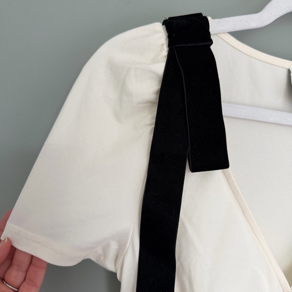 NWT Mare Mare x Anthropologie Black Bow Shoulder White V-Neck Short Sleeve Top - Picture 4 of 16